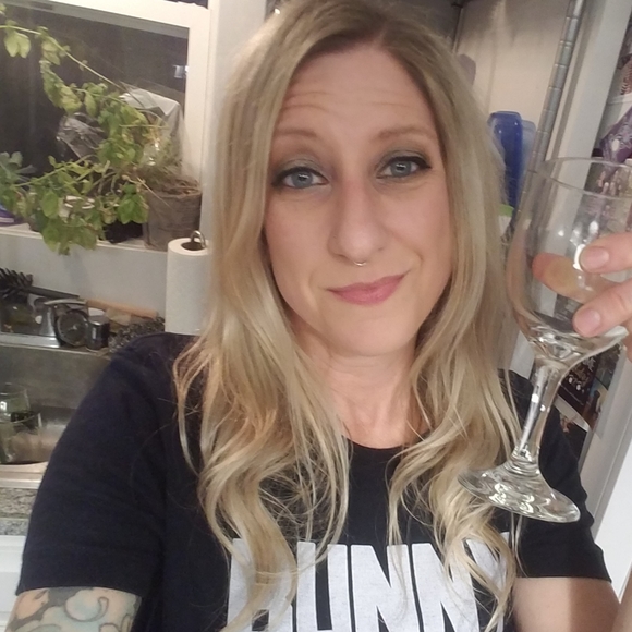 Meet your Posher, Jeni. - Picture 2 of 2